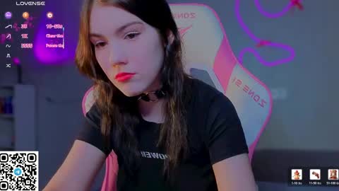 sophie_nomenal_ online show from April 2, 11:13 pm