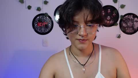 Snapshot of sophie_ross1 chatting on October 18, 1:08 am sophie_ross1 online show from October 18, 1:08 am