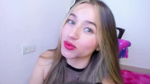 sophie_spencer1 online show from December 23, 2:31 am