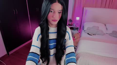 Snapshot of sophiecornett chatting on December 5, 12:11 pm online show from December 5, 12:11 pm