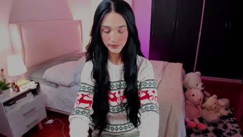 Snapshot of sophiecornett chatting on December 17, 1:38 pm online show from December 17, 1:38 pm