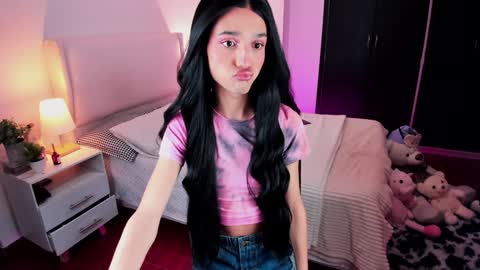 Snapshot of sophiecornett chatting on January 22, 12:59 am online show from January 22, 12:59 am