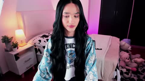 Snapshot of sophiecornett chatting on February 1, 7:55 pm online show from February 1, 7:55 pm