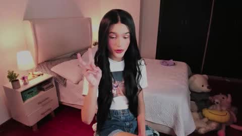 Snapshot of sophiecornett chatting on September 19, 2:13 am online show from September 19, 2:13 am