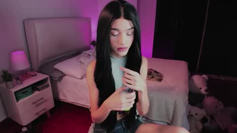 Snapshot of sophiecornett chatting on September 23, 2:58 am online show from September 23, 2:58 am