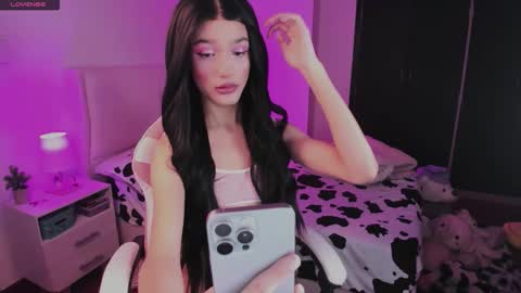 Snapshot of sophiecornett chatting on November 7, 6:57 am online show from November 7, 6:57 am