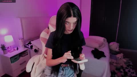 Snapshot of sophiecornett chatting on November 13, 12:48 pm online show from November 13, 12:48 pm