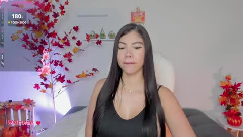 Sophie Hunt online show from December 5, 9:39 pm