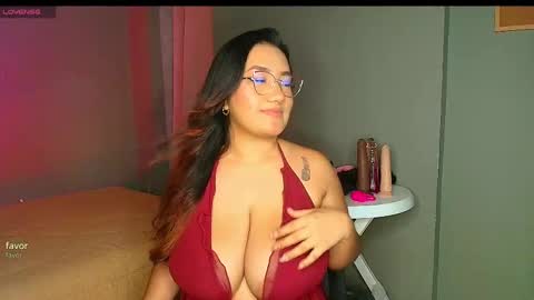 Snapshot of sophiejuicy_ chatting on September 25, 12:58 am sophiejuicy_ online show from September 25, 12:58 am