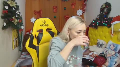 Snapshot of sophiekittyy chatting on January 16, 7:28 am sophiekittyy online show from January 16, 7:28 am