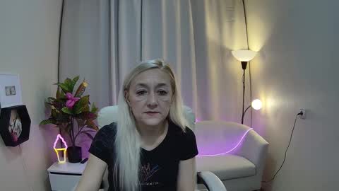 sophiekittyy online show from March 19, 7:23 am