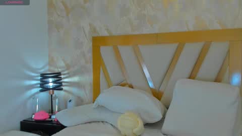 Snapshot of sophiekozlov chatting on September 18, 1:35 pm Sophie online show from September 18, 1:35 pm