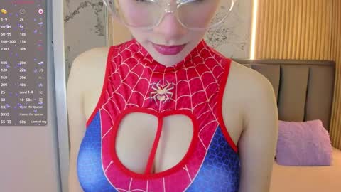 Snapshot of sophiemeyer chatting on October 9, 12:47 pm Sophie online show from October 9, 12:47 pm