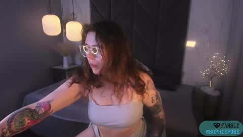 Snapshot of sophiepure chatting on October 14, 9:04 pm Sophie online show from October 14, 9:04 pm