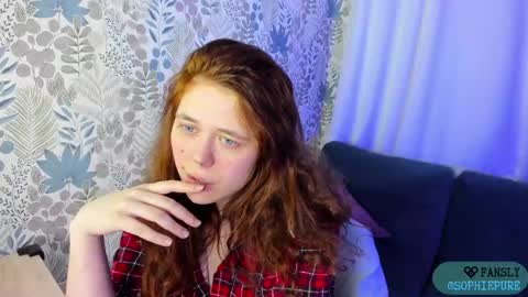 Snapshot of sophiepure chatting on October 28, 9:06 pm Sophie online show from October 28, 9:06 pm