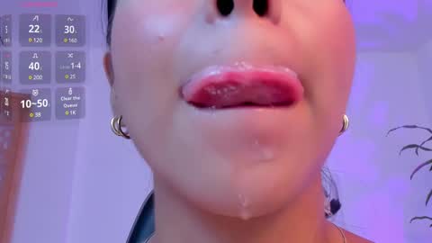 sophierooy online show from February 18, 6:04 pm