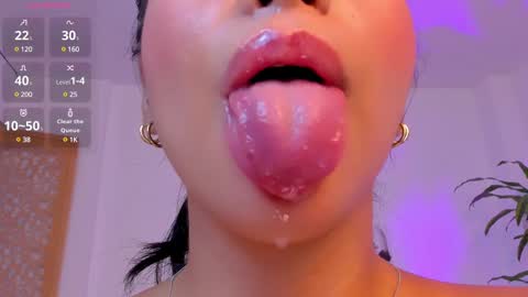 sophierooy online show from March 6, 1:24 pm