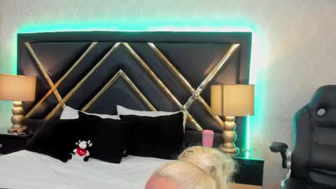Snapshot of sophiewinslow chatting on February 17, 6:48 pm SophieWinslow online show from February 17, 6:48 pm