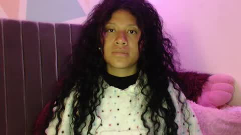 Snapshot of sophiia_dreams chatting on November 15, 11:32 pm Sophia this is not my real name online show from November 15, 11:32 pm