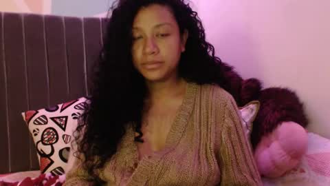 Snapshot of sophiia_dreams chatting on November 29, 2:03 am Sophia this is not my real name online show from November 29, 2:03 am