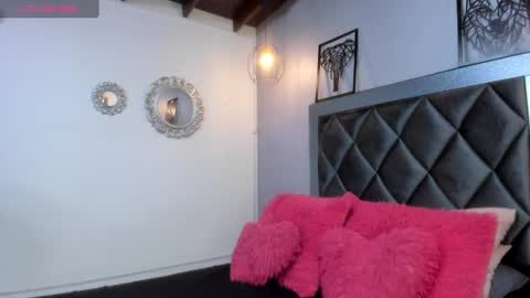 Snapshot of sophiia_gomezz_ chatting on December 27, 2:22 pm sophi online show from December 27, 2:22 pm