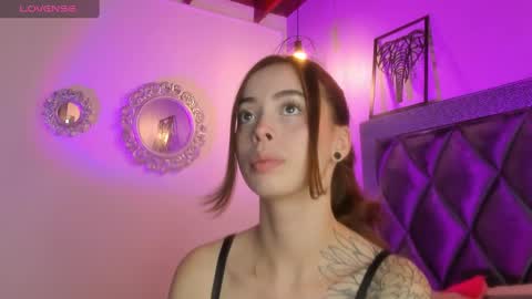 Snapshot of sophiia_gomezz_ chatting on December 30, 12:20 pm sophi online show from December 30, 12:20 pm