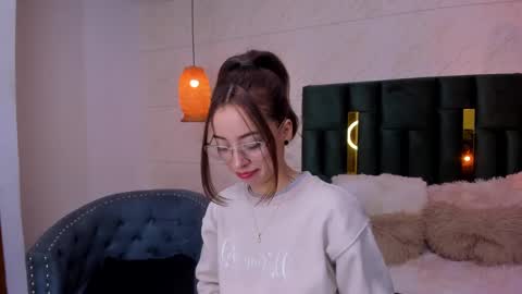 Snapshot of sophiia_gomezz_ chatting on January 22, 12:27 pm sophi online show from January 22, 12:27 pm