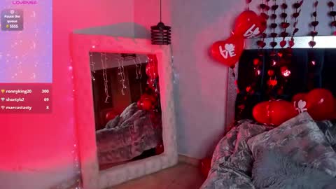 Snapshot of sophiia_gomezz_ chatting on February 15, 12:15 am sophi online show from February 15, 12:15 am