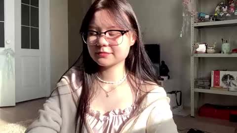 Snapshot of sotastarcaug chatting on October 19, 5:30 am lily online show from October 19, 5:30 am