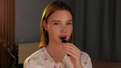 sylene online show from November 25, 3:34 pm