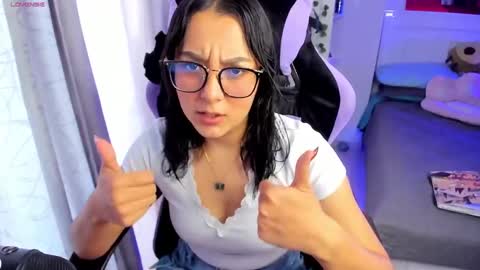 Snapshot of soy___lili chatting on December 16, 8:37 pm Lili online show from December 16, 8:37 pm