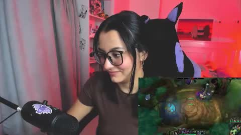 Snapshot of soy___lili chatting on October 23, 12:21 am Lili online show from October 23, 12:21 am