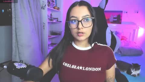 Snapshot of soy___lili chatting on October 31, 12:11 am Lili online show from October 31, 12:11 am