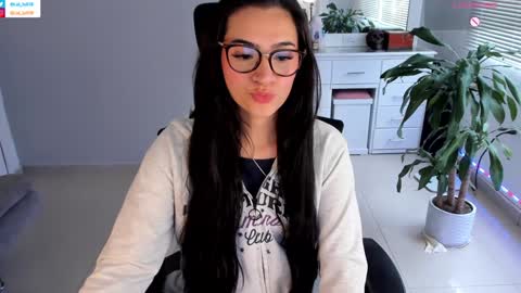 Snapshot of soyabby_ chatting on January 17, 8:22 pm Luisa online show from January 17, 8:22 pm