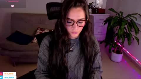 Snapshot of soyabby_ chatting on February 12, 10:59 pm Luisa online show from February 12, 10:59 pm