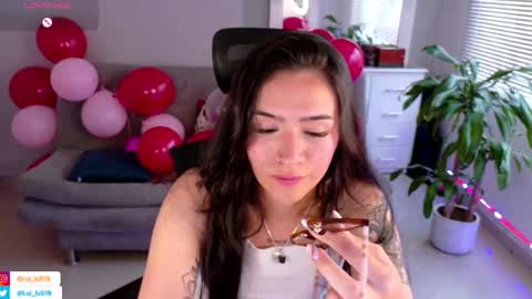 Snapshot of soyabby_ chatting on February 16, 10:21 pm Luisa online show from February 16, 10:21 pm