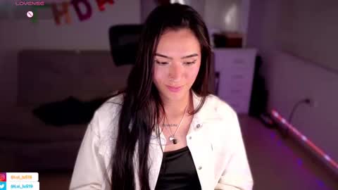 Snapshot of soyabby_ chatting on March 6, 12:21 am Luisa online show from March 6, 12:21 am