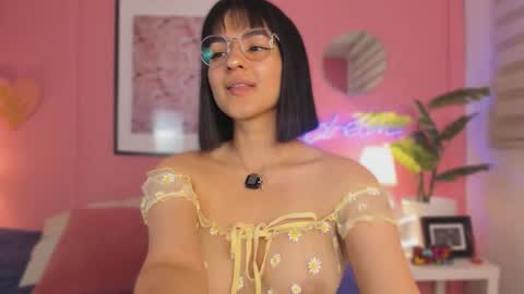 Snapshot of soysaraa_ chatting on October 27, 5:55 am Aleja online show from October 27, 5:55 am