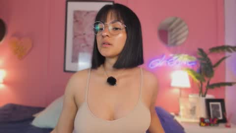 Snapshot of soysaraa_ chatting on October 29, 5:53 am Aleja online show from October 29, 5:53 am