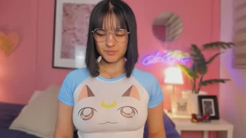 Snapshot of soysaraa_ chatting on November 4, 5:50 am Aleja online show from November 4, 5:50 am