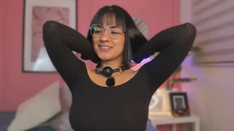 Snapshot of soysaraa_ chatting on December 16, 5:56 am Aleja online show from December 16, 5:56 am