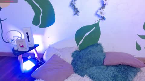 Snapshot of soysilvanna_ chatting on February 5, 7:07 am online show from February 5, 7:07 am