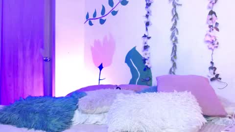 Snapshot of soysilvanna_ chatting on March 12, 5:24 am online show from March 12, 5:24 am