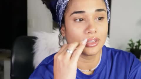 Snapshot of soytropicalfruit chatting on September 25, 12:14 am You want to talk to me more personal follow me in My Channel VIP 50 the discount online show from September 25, 12:14 am