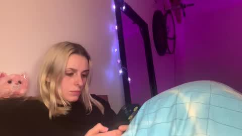 Spacegirl online show from December 28, 6:40 pm