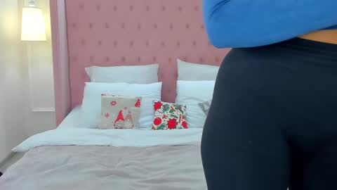 Snapshot of spacelady_ chatting on January 19, 6:10 pm Julia online show from January 19, 6:10 pm