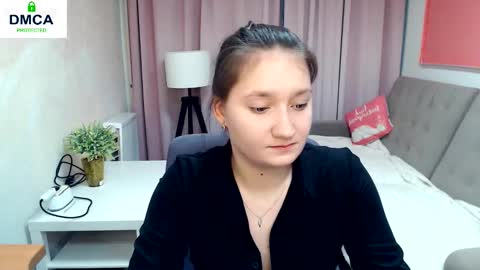 Snapshot of sparkling_starlet67 chatting on February 12, 10:32 am Ilona online show from February 12, 10:32 am