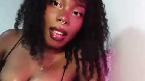 Snapshot of sparklingsoleil chatting on November 24, 2:06 pm Soleil online show from November 24, 2:06 pm