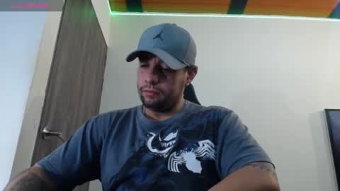 Snapshot of spartacus_cam chatting on January 16, 5:42 am     online show from January 16, 5:42 am