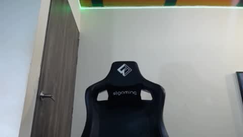 Snapshot of spartacus_cam chatting on February 5, 5:52 am     online show from February 5, 5:52 am